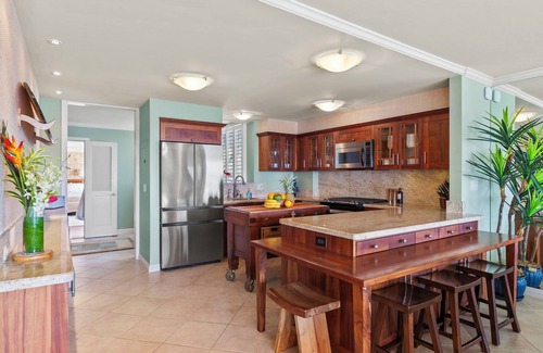 Diamond Head - Kapahulu - St. Louis Condo | Hale Kaimana by Gather: Lux Gold Coast Condo w/Ocean Views & Beach Access