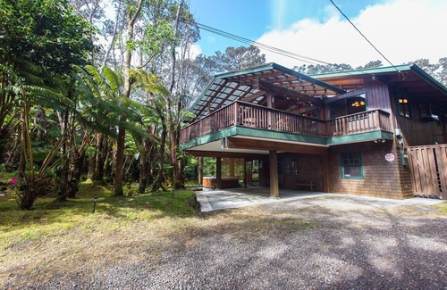 Volcano House | Hale Mauna Loa Volcano Vacation Getaway-Lower Level