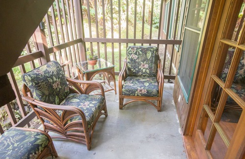 Volcano House | Hale Mauna Loa Volcano Vacation Getaway-Lower Level