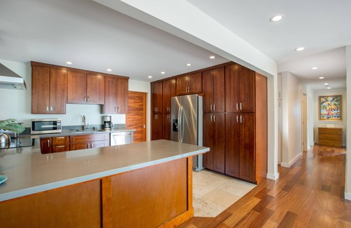 Portlock House | Hale Maunalua hillside hideaway with ocean views & pool - walk to Hanauma Bay
