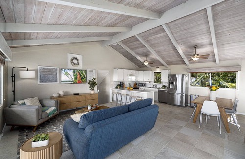 Kealakekua House | Halekii Sunset – Sweeping 180° Ocean Views | Newly Renovated Tropical Retreat