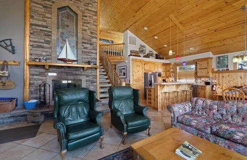Manzanita House | Half Block to Beach and Golf, Hot Tub, Pool Table, Game Room, and More!
