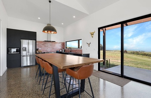 Barwite House | Half Mile High - Merrijig - Sleeps 10