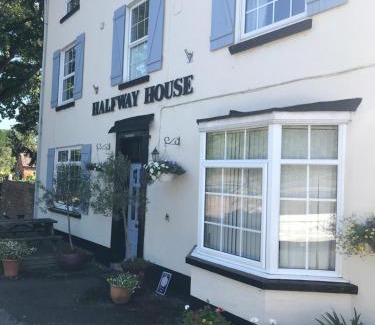 Powick Hotel | Halfway House