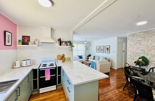 Burleigh Heads House | Hali'a - Renovated, 3 Bedroom Beach Cottage in Burleigh 5 mins walk to beach