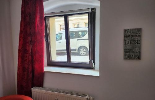 Paulusviertel Apartment | Halle, Bestes in Preis- Leistung- Lage, City, EG, 84 qm, SD, 1- 3 Doppelzimmer, extra für sie kostenlose TV Lounge extra Küche u Bad bis 6 Personen