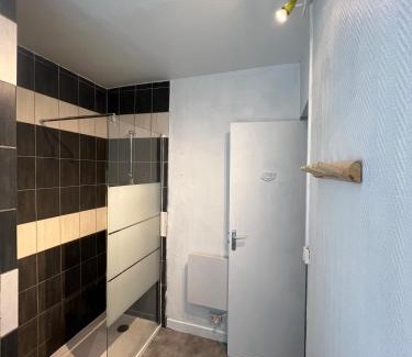 Barriere Saint Marc Apartment | Halte Orléanaise I Parking I Wifi I TV I Près de la gare