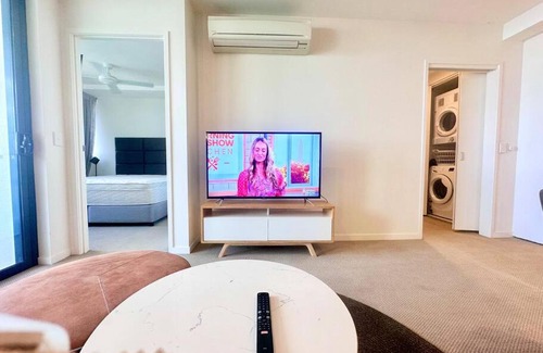Hamilton Apartment | Hamilton Riverside Luxury Apartment w Carpark