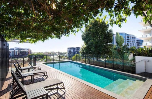 Hamilton Apartment | Hamilton Riverside Luxury Apartment w Carpark