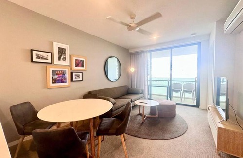 Hamilton Apartment | Hamilton Riverside Luxury Apartment w Carpark
