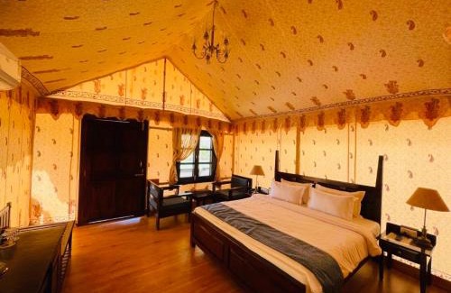 Amar Sagar Pol Resort | HAMIRGARH LUXURIOUS DESERT CAMP & RESoRT