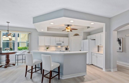 Hammock Bay Condo | Hammock Bay Country Club condo near Marco Island. Full golf privileges available