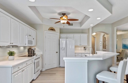 Hammock Bay Condo | Hammock Bay Country Club condo near Marco Island. Full golf privileges available