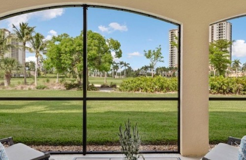 Hammock Bay Condo | Hammock Bay Country Club condo near Marco Island. Full golf privileges available