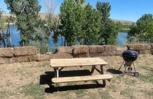 Swanlake House | Hammocks & kayaks with1 bed trailer, tiki torches, & tent space for extra guest