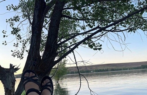 Swanlake House | Hammocks & kayaks with1 bed trailer, tiki torches, & tent space for extra guest