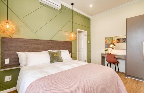 Windermere Apartment | Hampton Collection Modern 1 or 2 Bedroom Apartment with Pool