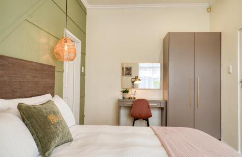 Windermere Apartment | Hampton Collection Modern 1 or 2 Bedroom Apartment with Pool