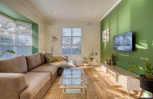 Windermere Apartment | Hampton Collection - Stylish 3 Sleeper Apartment with Pool