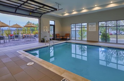 Roseburg Hotel | Hampton Inn and Suites Roseburg