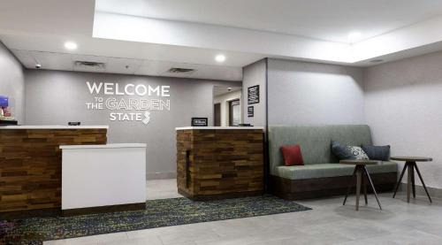 East Windsor Hotel | Hampton Inn East Windsor