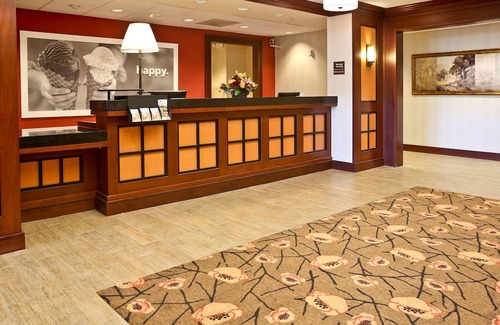 McHenry Hotel | Hampton Inn McHenry