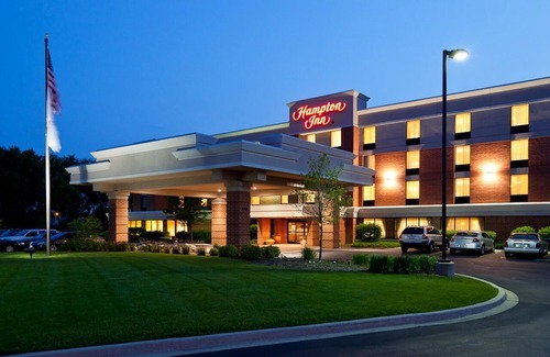 McHenry Hotel | Hampton Inn McHenry