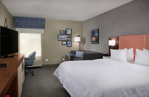Downtown Niagara Falls Hotel | Hampton Inn Niagara Falls
