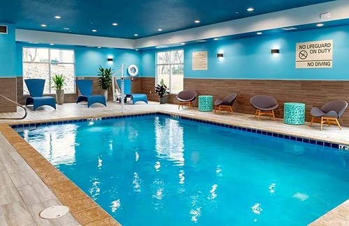 New Stanton Hotel | Hampton Inn & Suites Pittsburgh New Stanton