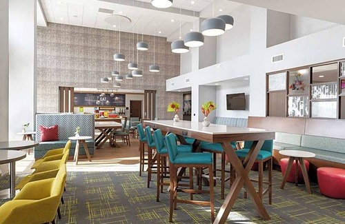 New Stanton Hotel | Hampton Inn & Suites Pittsburgh New Stanton