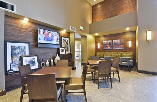 Greensboro Hotel | Hampton Inn & Suites Greensboro/Coliseum Area