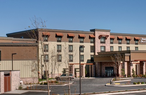 Astoria Hotel | Hampton Inn & Suites Astoria