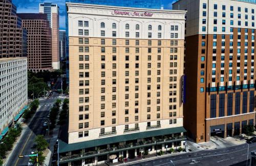 Waller Creek District Hotel | Hampton Inn & Suites Austin - Downtown