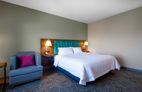 Northwest Edmonton Hotel | Hampton Inn & Suites Edmonton St. Albert