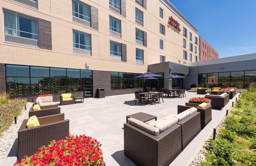 Midtown Hotel | Hampton Inn & Suites Grand Rapids Downtown
