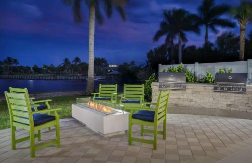 Isles of Collier Preserve Hotel | Hampton Inn & Suites Naples South