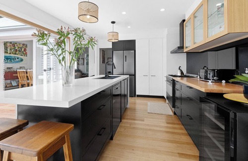 Blairgowrie House | HAMPTON'S STYLE BEACHSIDE HOLIDAY ESCAPE & GAS HEATED POOL, HUGHES, SORRENTO