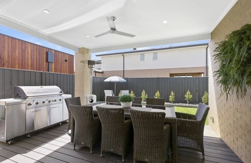 Torquay House | Hampton's Style Escape: Walk to Shops and Parks