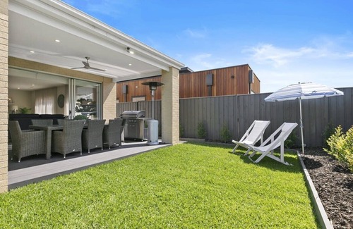 Torquay House | Hampton's Style Escape: Walk to Shops and Parks