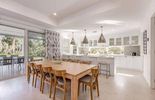 Dunsborough House | Hamptons By The Green - Grand Golfside Retreat
