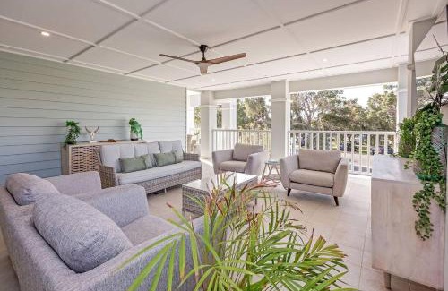 Dunsborough House | Hamptons By The Green - Grand Golfside Retreat