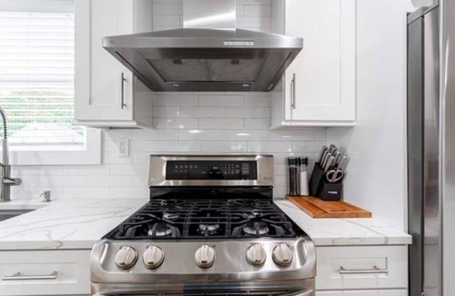 Huntington House | Hamptons Style Living Walk to Cafe Deck