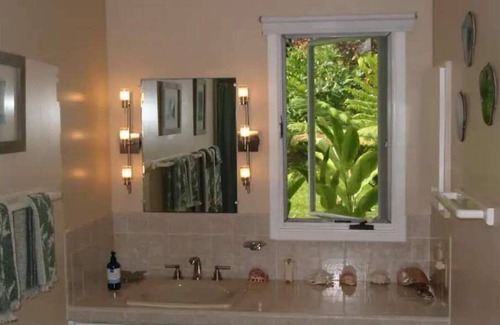 Hana Bed & Breakfast | Hana Garden Room 1 & 2 night stays, its Perfect! Longer stays available.