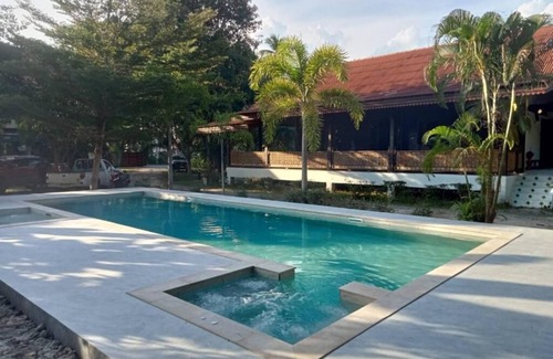 Mae Nam House | Handcrafted Lodge short walk from Mae Nam beach