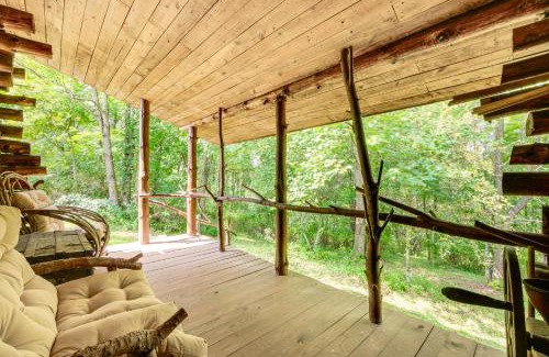 Paris House | Handcrafted Log Cabin on 3 Acres 14 Mi to Canton