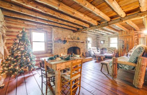 Paris House | Handcrafted Log Cabin on 3 Acres 14 Mi to Canton