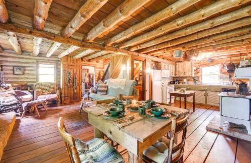 Paris House | Handcrafted Log Cabin on 3 Acres 14 Mi to Canton