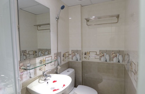 Hang Buom Hotel | Hanoi Golden Hostel