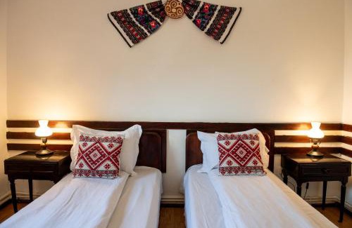 Tupilati Hotel | Hanul Răzeșilor - Cinstim tradiția Moldovei
