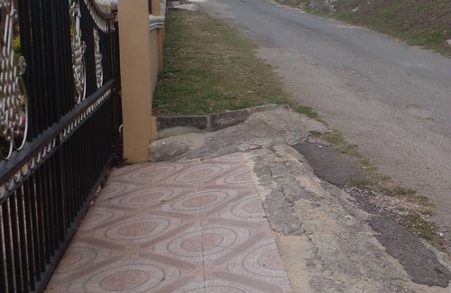 Montego Bay House | Happy and comfortable home- just 4 minutes from the river